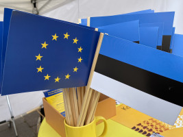 Euroopa ja Eesti käsilipud